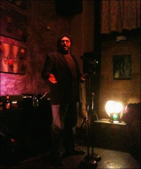 Me telling a story at the Dallas Mothup.
