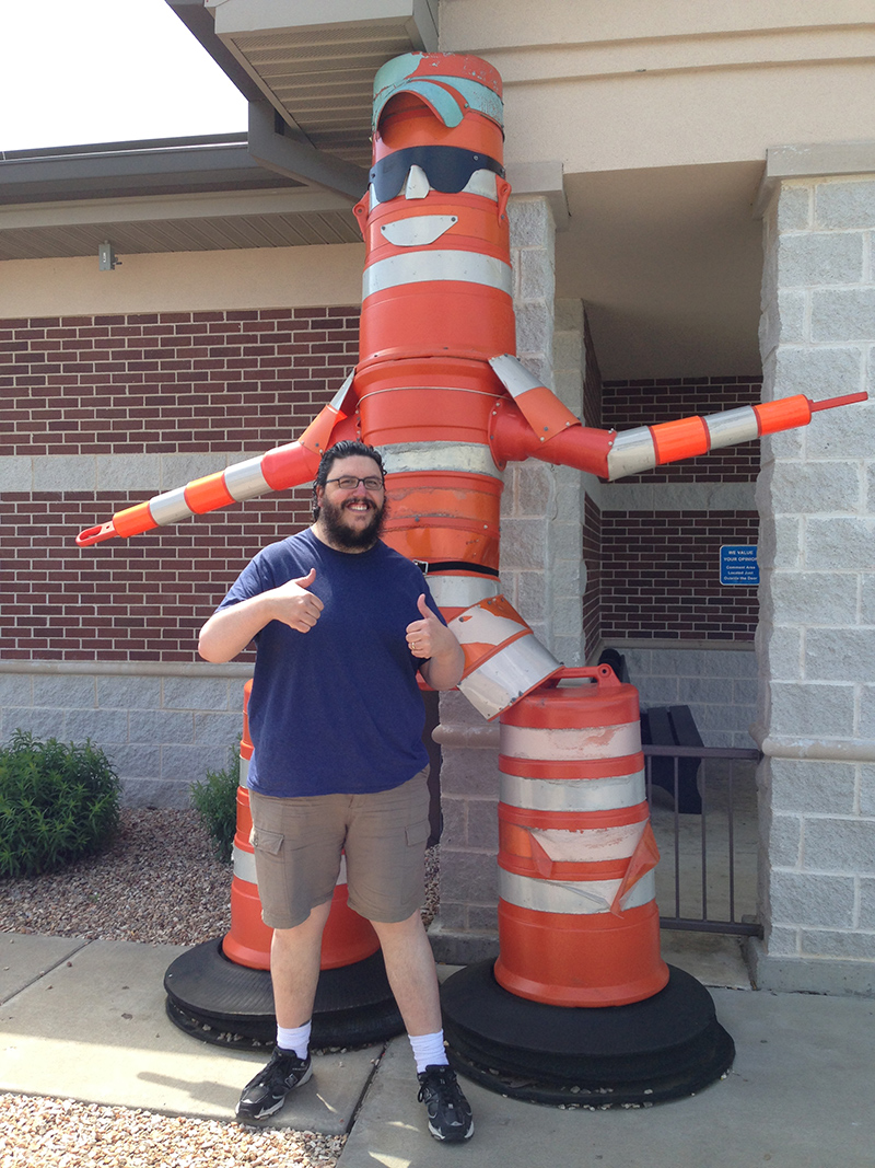 I live for road trips and hokey things. If it's a muffler man or anthropomorphic traffic pylons, I MUST strike the pose!