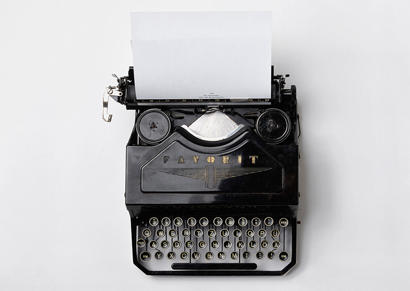 Manual typewriter.