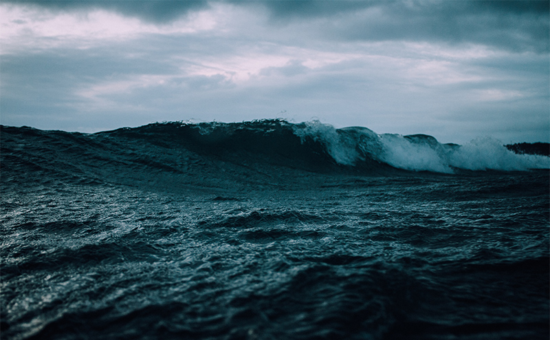 Wave breaking in choppy water